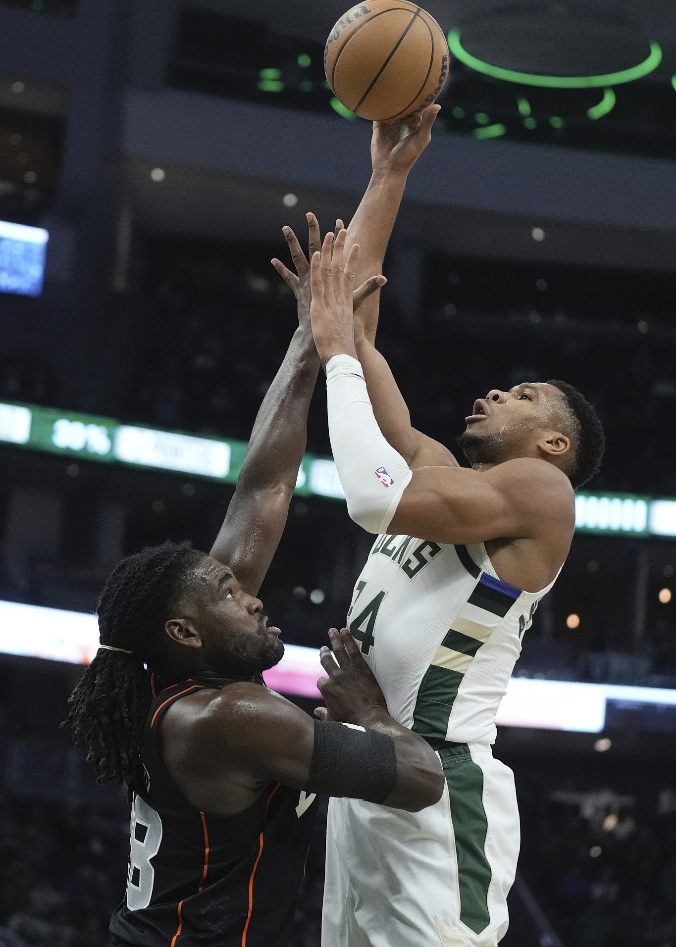 开云平台中国关于密尔沃基雄鹿迎葡超关键赛，转会期临场应变，目标明确，球队文化被再次提及的信息